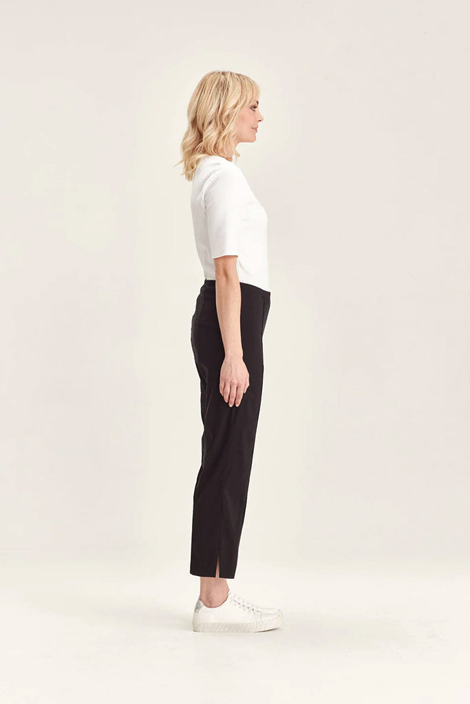 Verge Acrobat 7/8 Pants in Black - Arielle Clothing